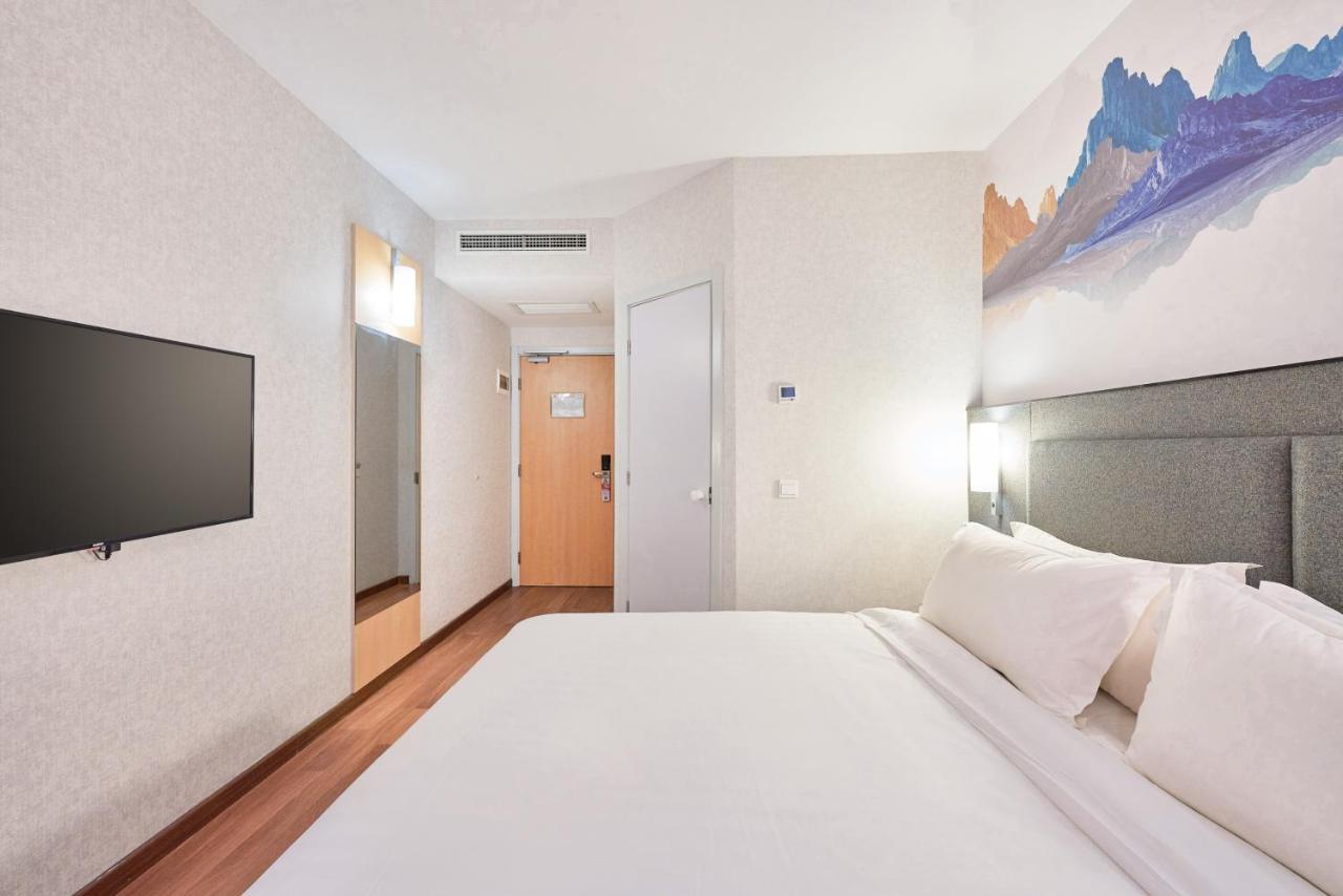 Ibis Jianguomen Hotel 2*