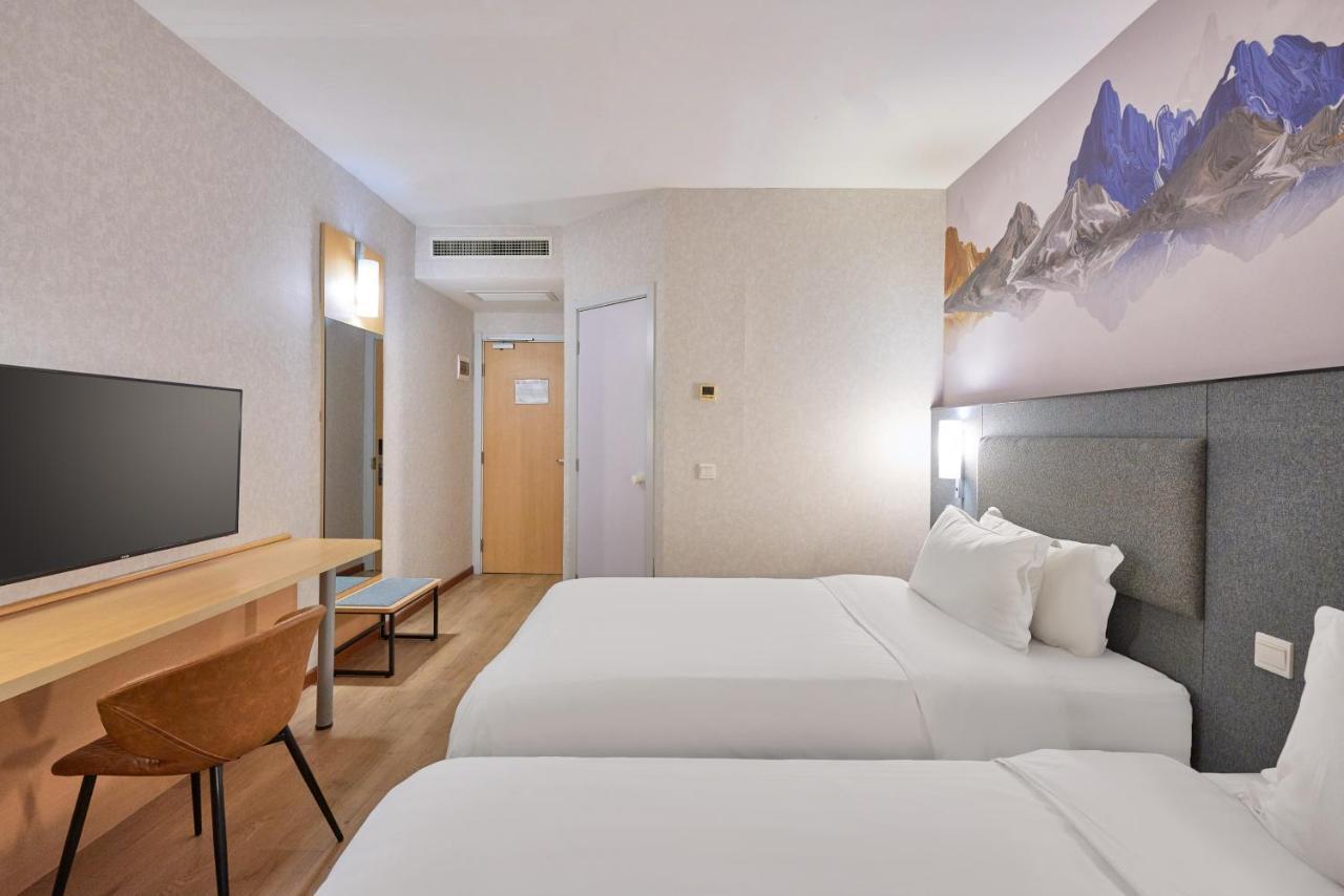 Ibis Jianguomen Hotel 2*