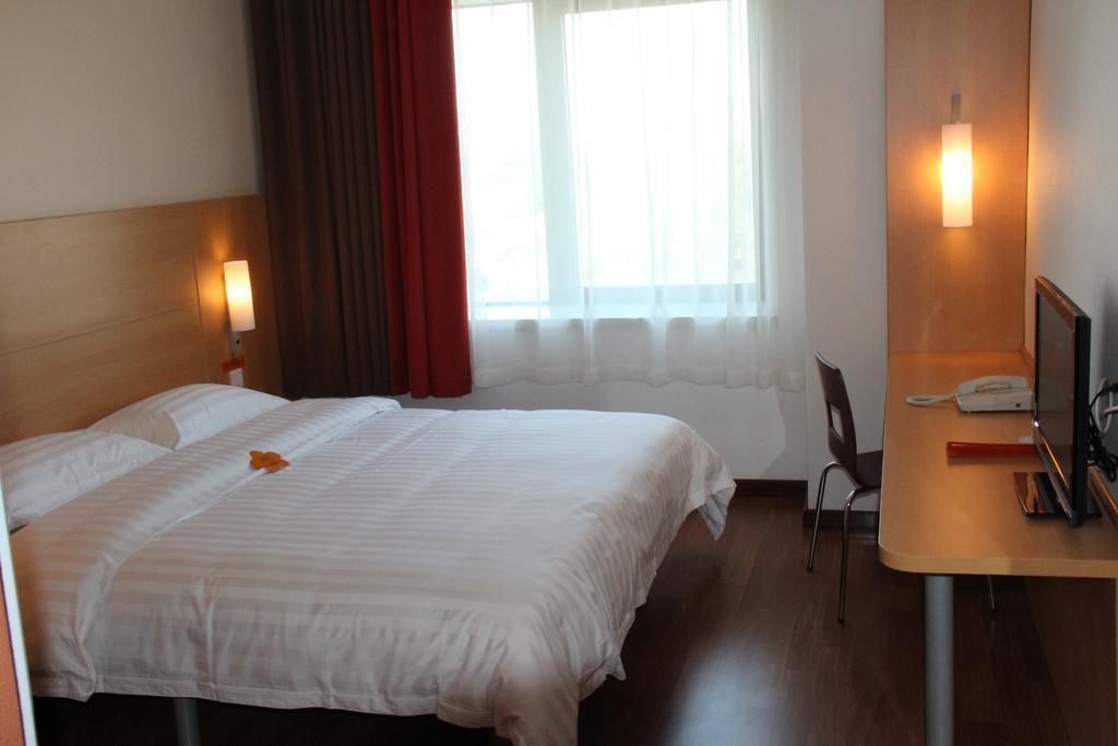 Ibis Jianguomen Hotel 2*