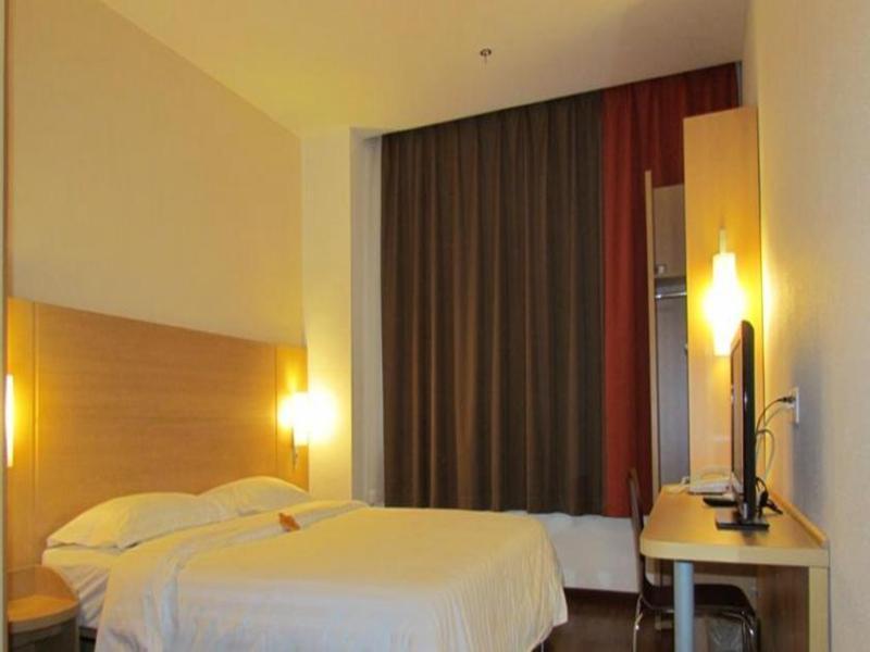 Ibis Jianguomen Hotel 2*
