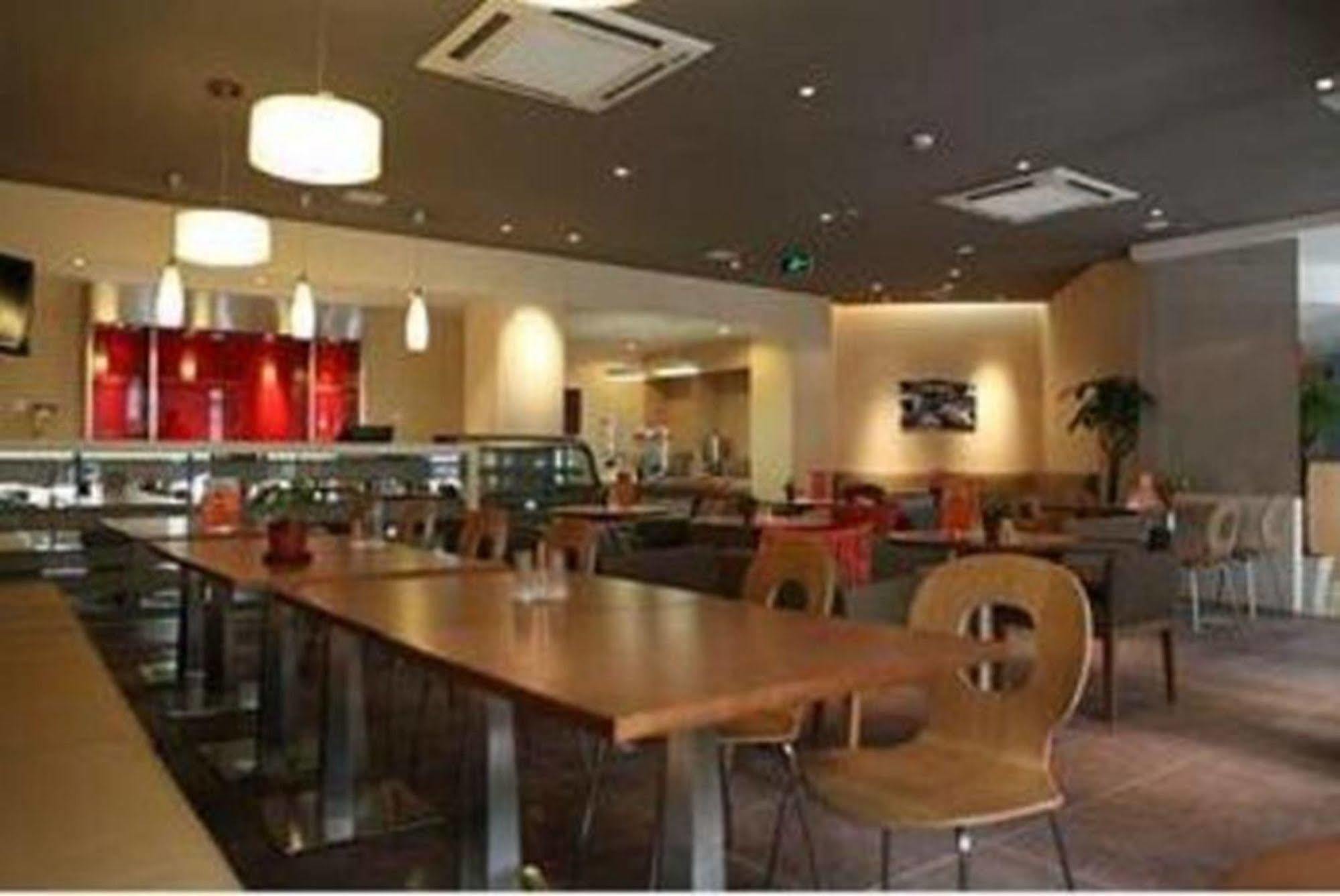 Hotel Ibis Jianguomen 2*